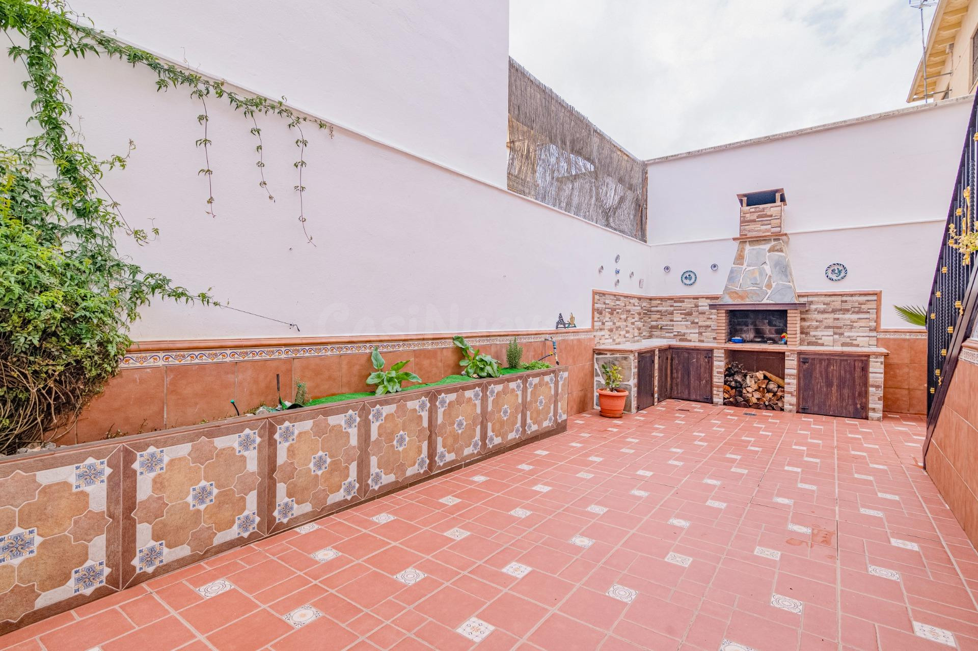 “Casa familiar con gran patio, placas solares y cochera dobl - foto 5