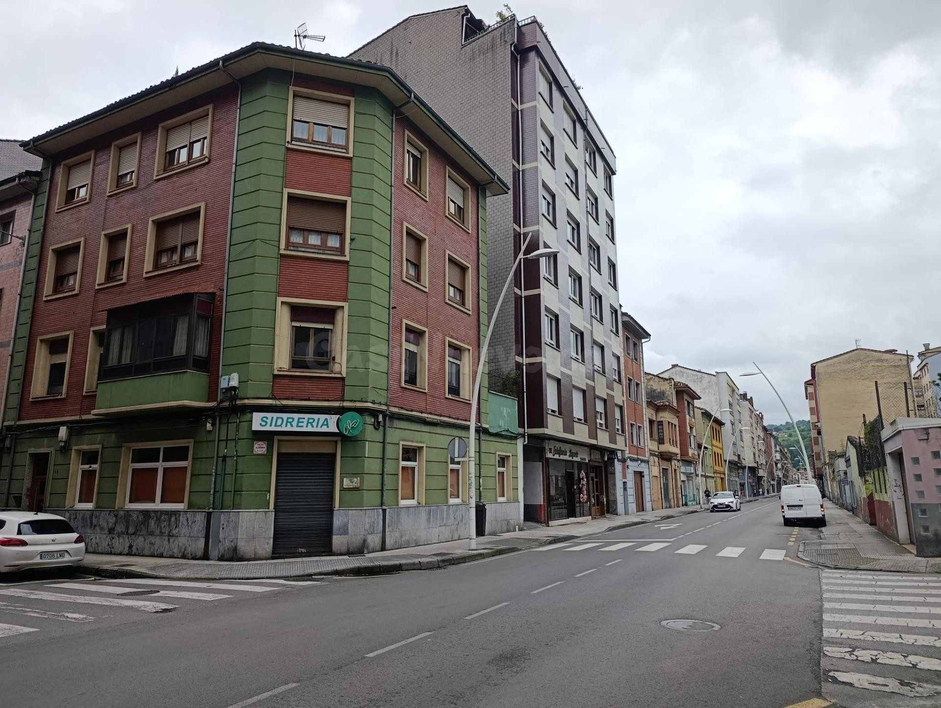 Amplio piso con terraza y enormes posibilidades en Sama de L - foto 4