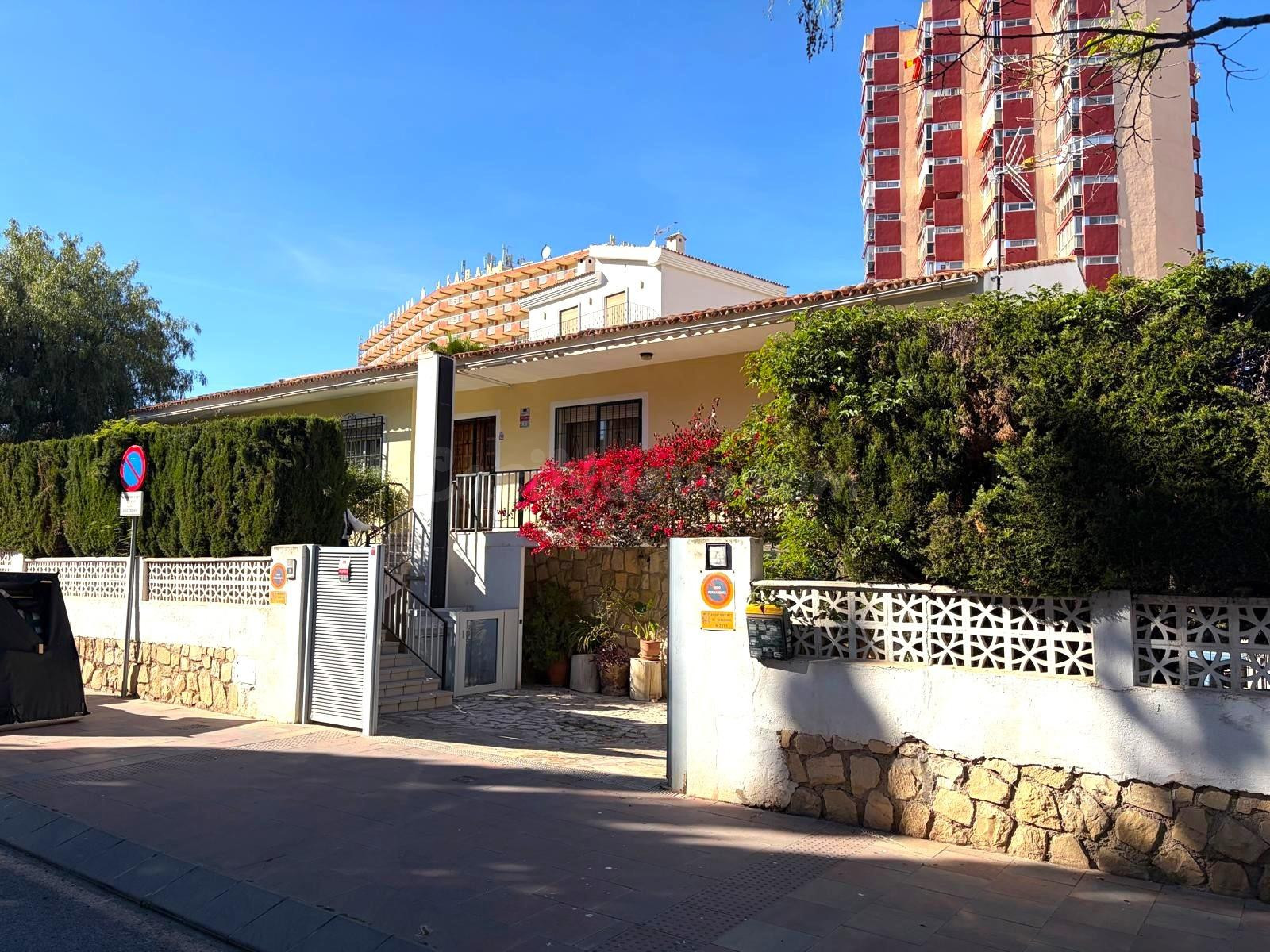 CHALET INDEPENDENTE EN ZONA FOIETES (PONIENTE. MUY CERCA DEL CENTRO Y DE LA PLAYA)