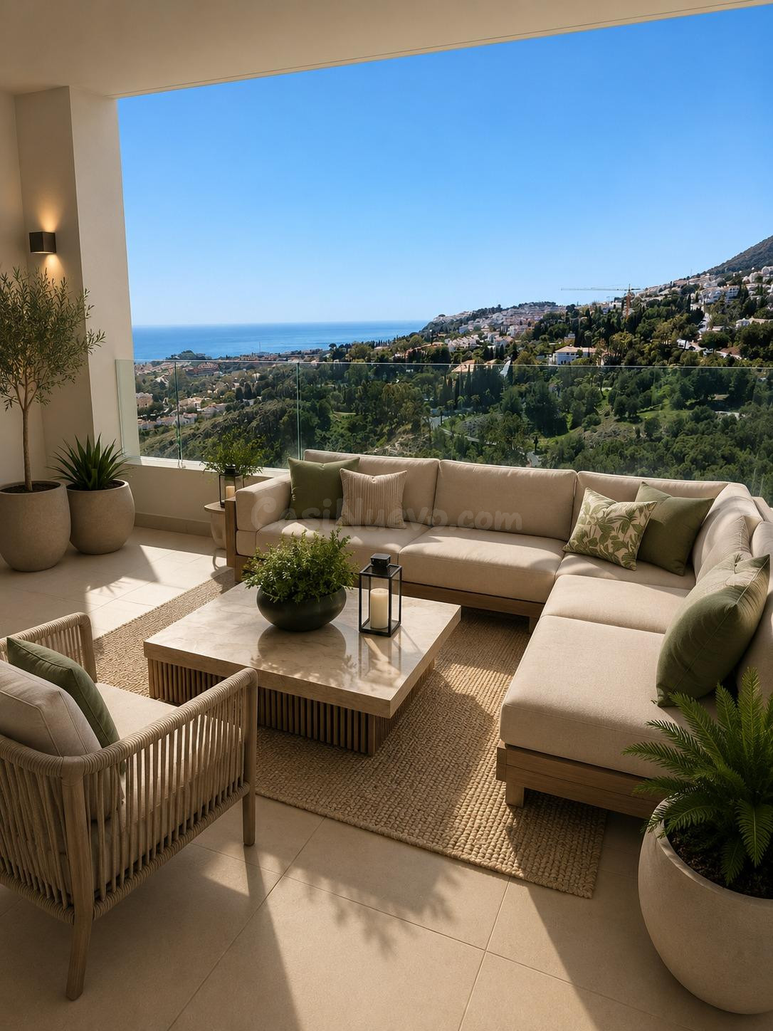 Piso con amplia terraza y vistas panorámicas al mar en Benalmádena
