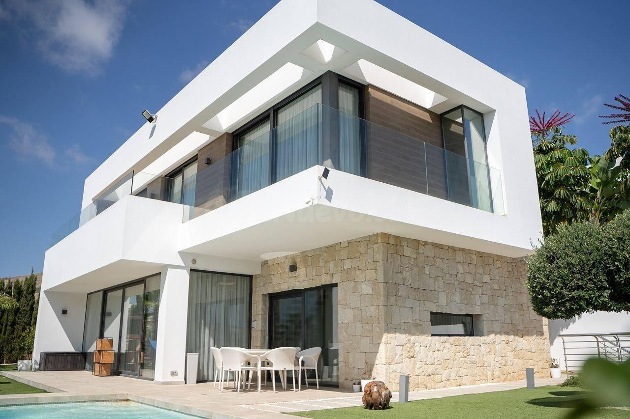 EXCLUSIVA VILLA PARA LARGA TEMPORADA DESDE SEPTIEMBRE
