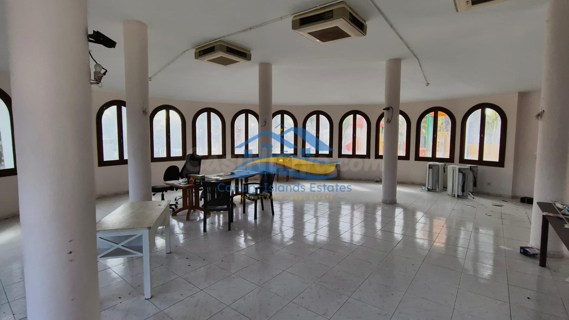 Singular Edificio Comercial Circular de 477 m2 — Oasis Duna, Corralejo | Excepcional Oportunidad de Desarrollo e Inversión