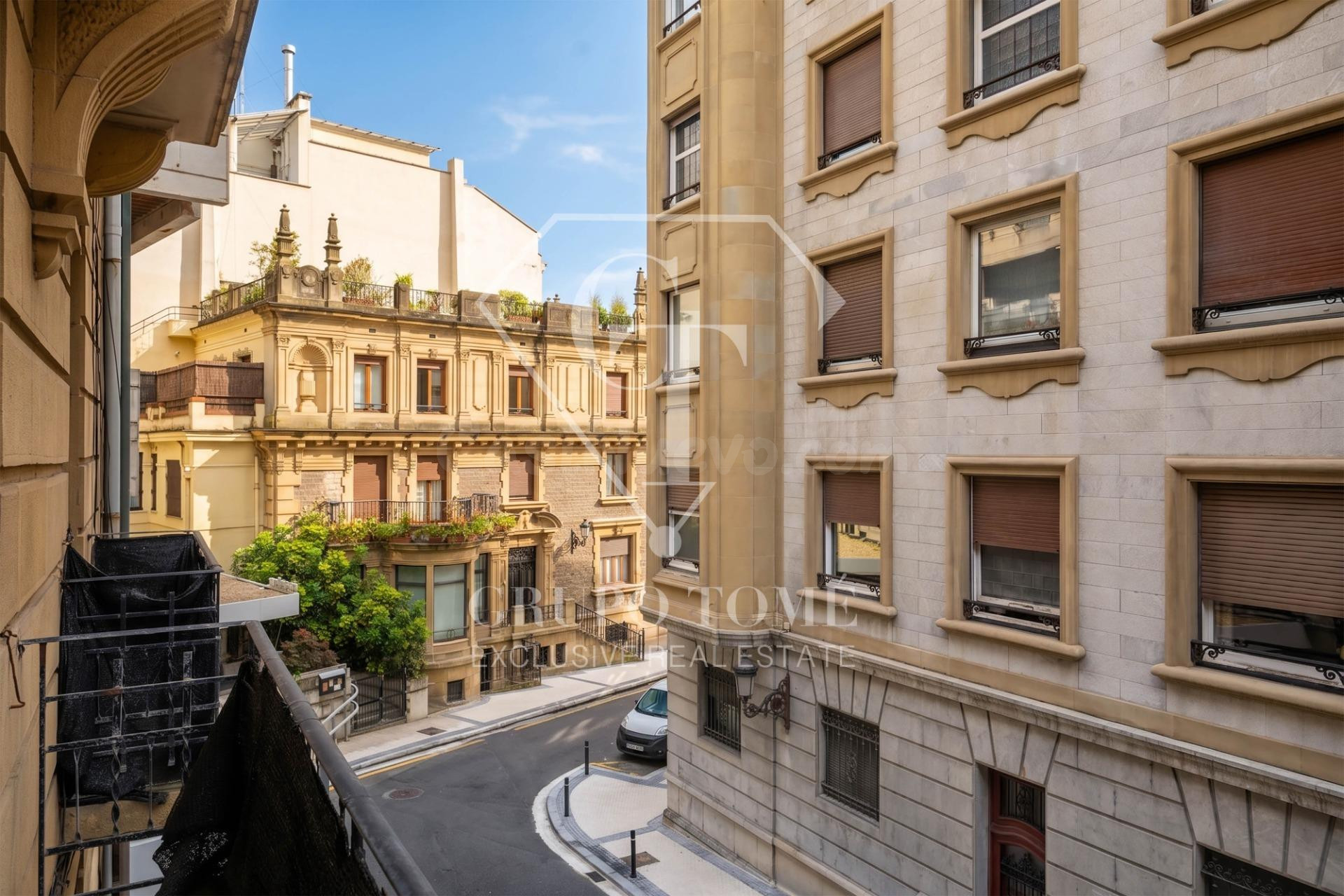A 5 minutos de La Concha Amplia vivienda de 108 m2 en la exclusiva calle San Bartolomé - foto 2