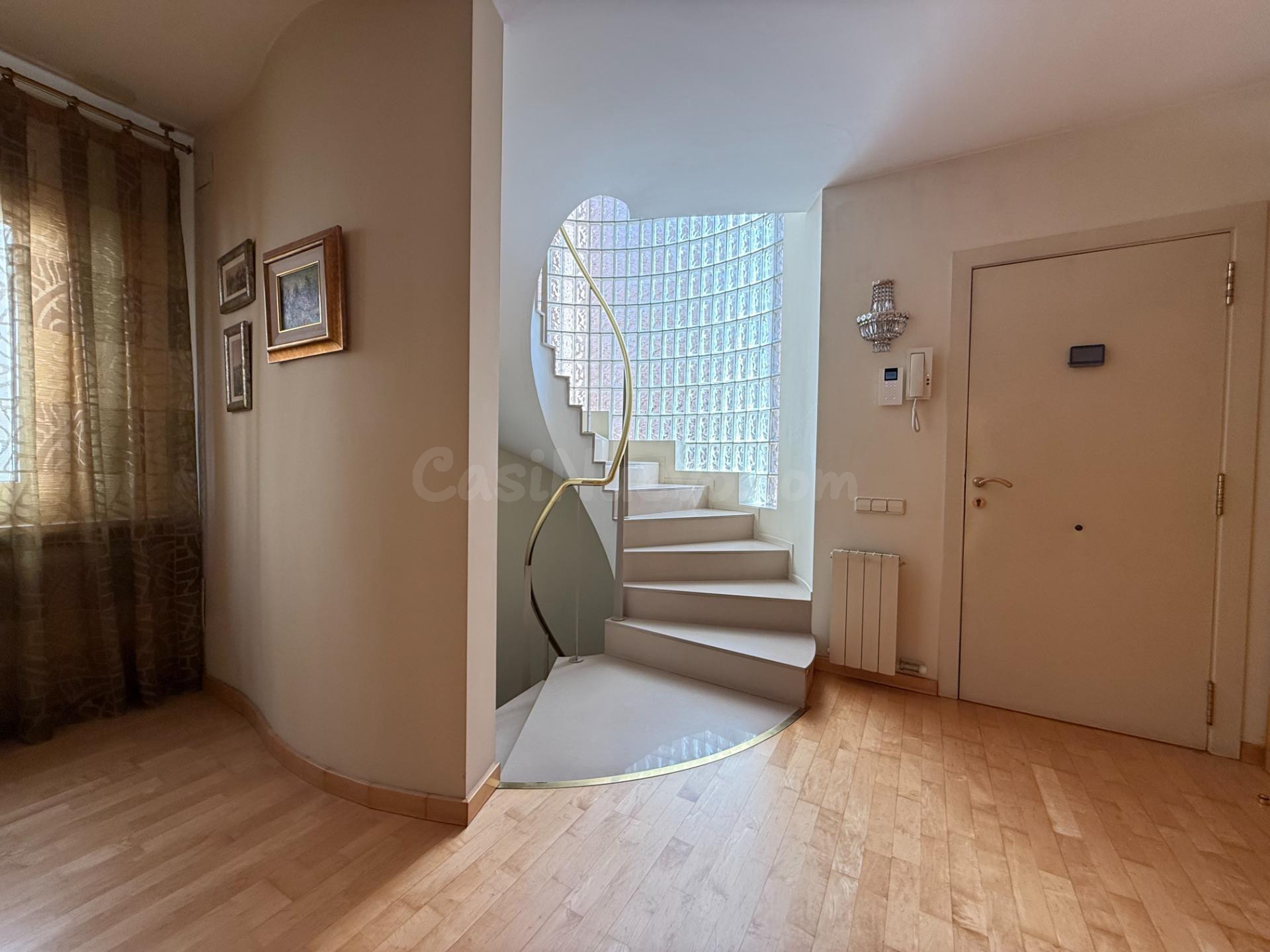 Elegante Chalet en Zona Alta, Lleida - A la Venta - foto 5