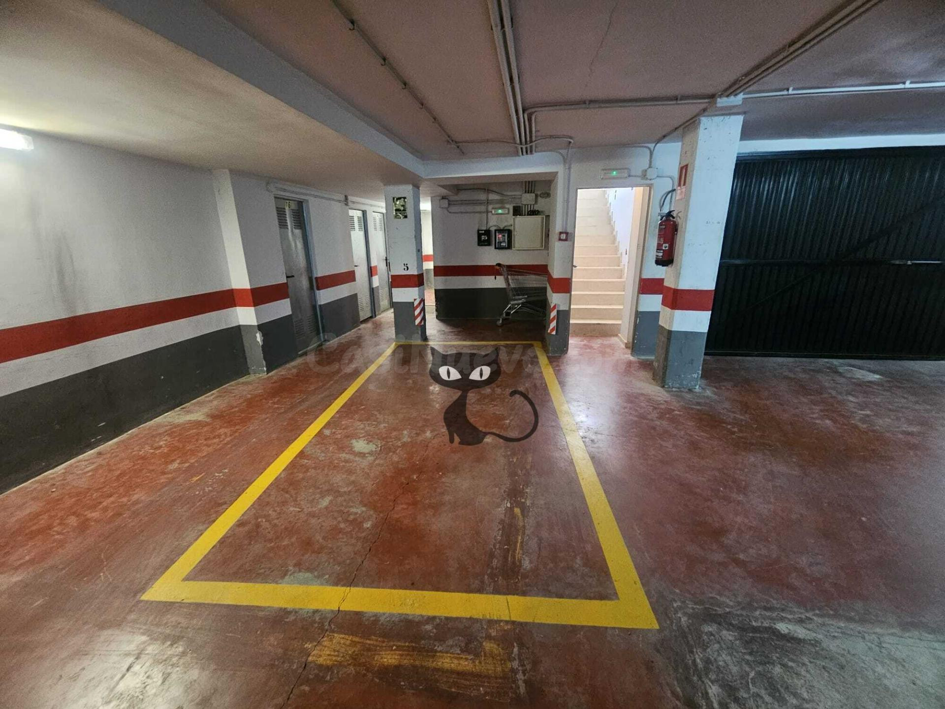 "Plaza de Garaje en Finca Seminueva en Benetusser"