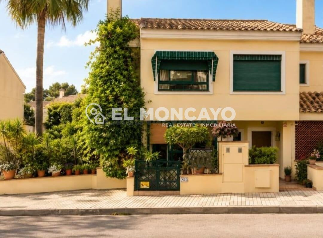 Fantástica vivienda adosada junto al exclusivo campo de golf de Campoamor en Orihuela Costa, Alicante