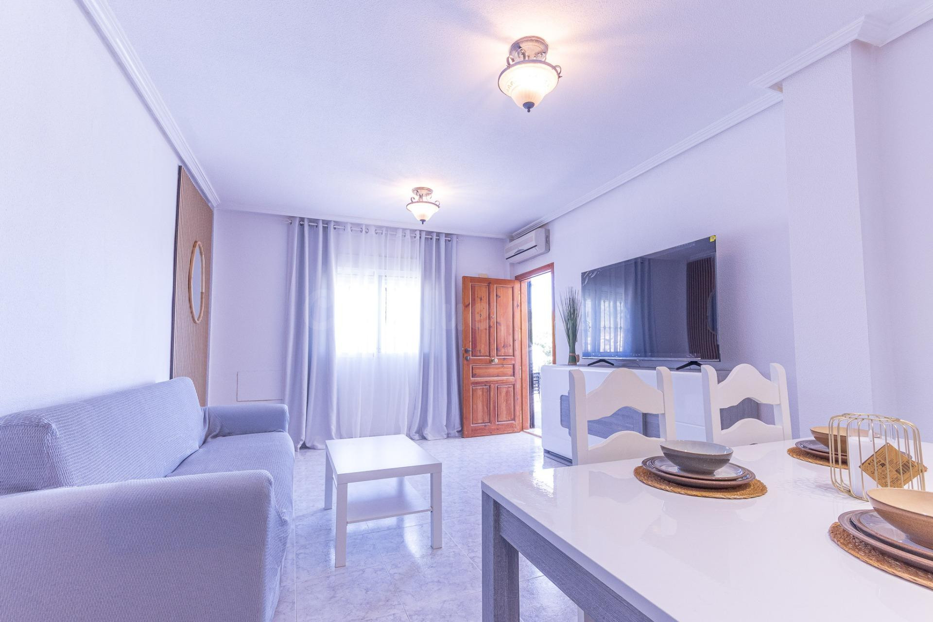 SE ALQUILA ADOSADO DE 2 DORMITORIOS 1 BAÑO EN VILLA MARTIN - LAS FILIPINAS (ORIHUELA COSTA)