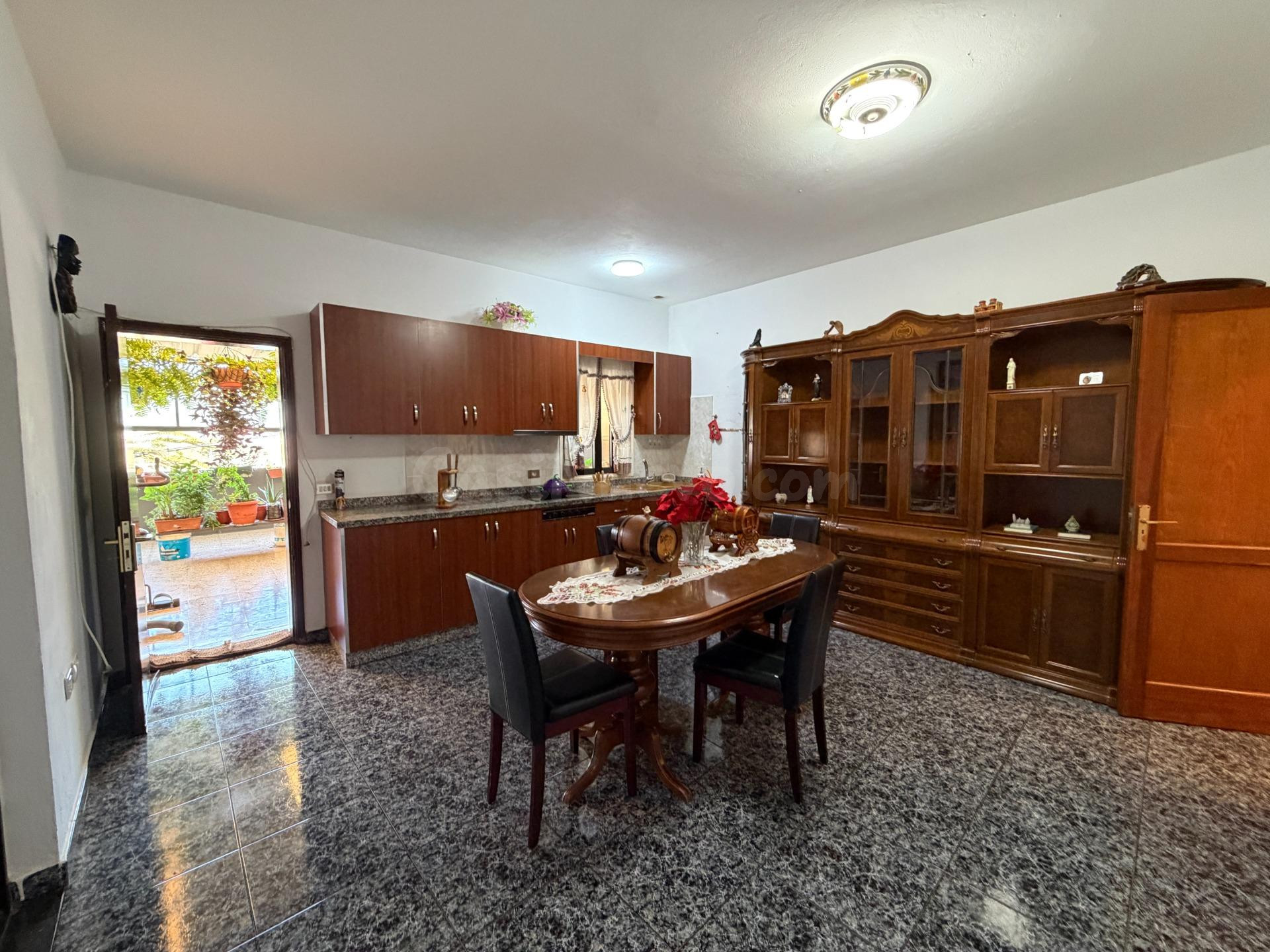 PISO ÁTICO CON GRAN TERRAZA CUBIERTA