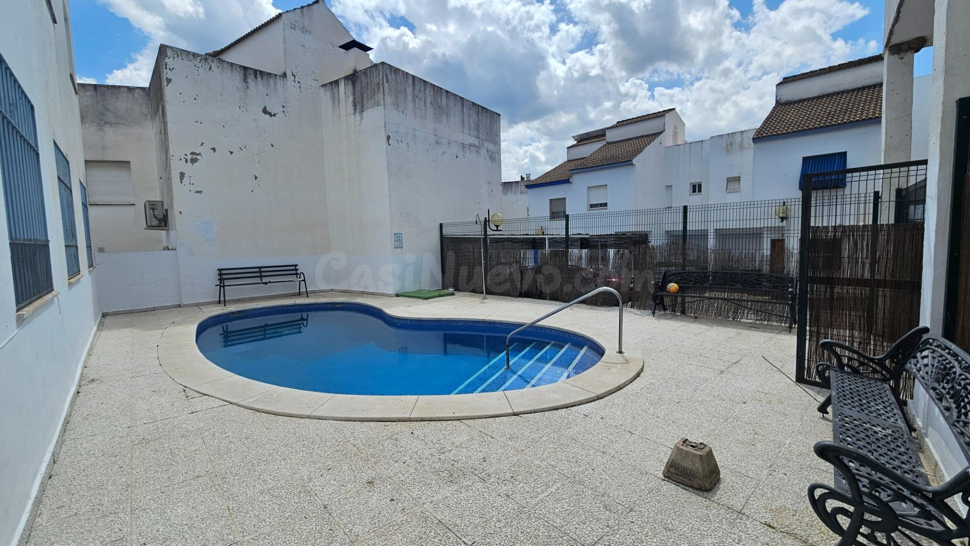 Adosado con vistas al Castillo y piscina comunitaria