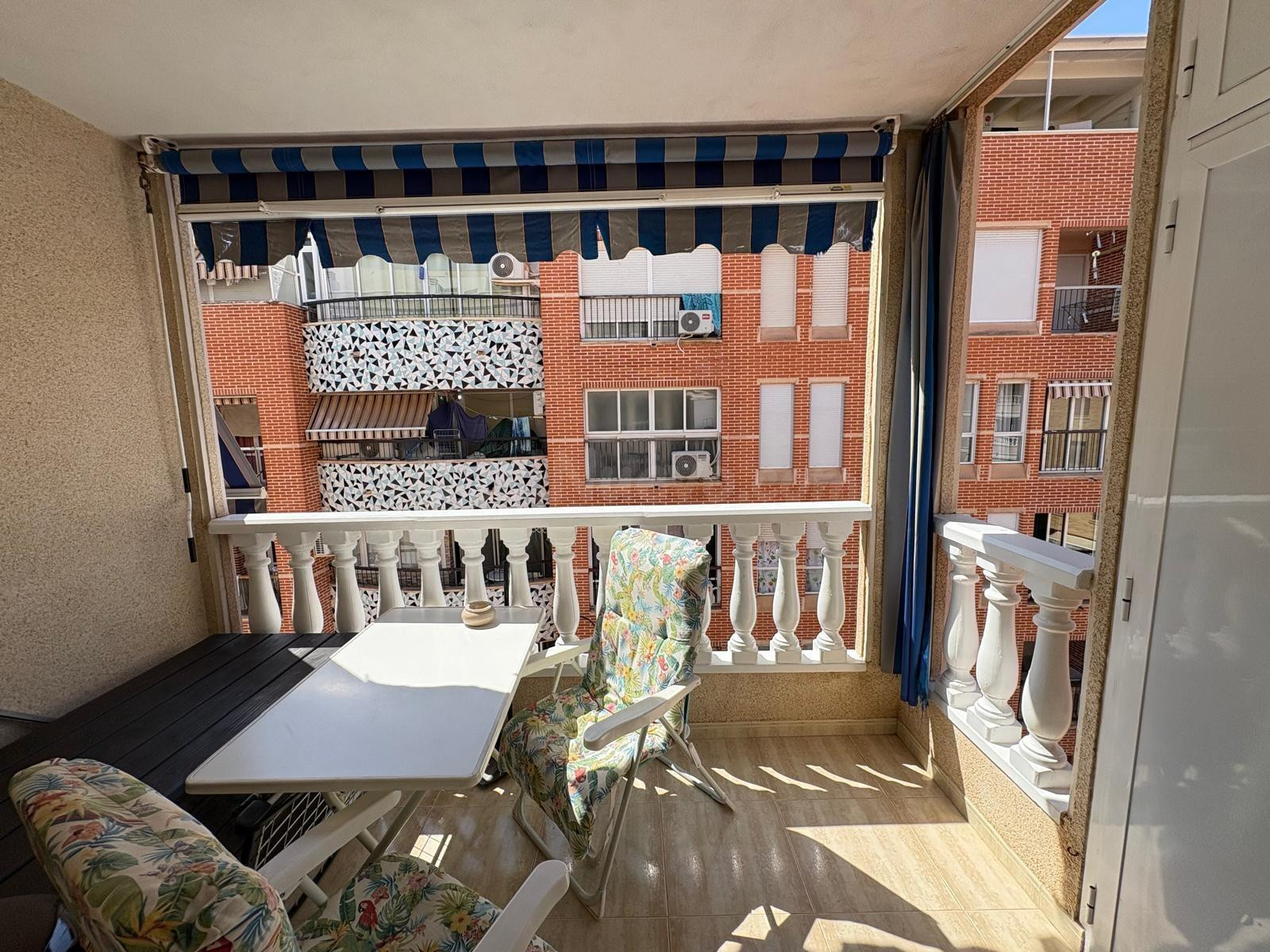 se vende un piso de 2 dormitorios en distancia de 200 metros hasta la playa del Cura - Torrevieja