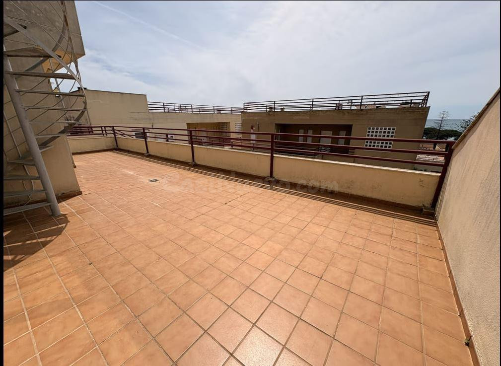 Magnífico ático en venta con gran terraza en Los caños de Me - foto 4