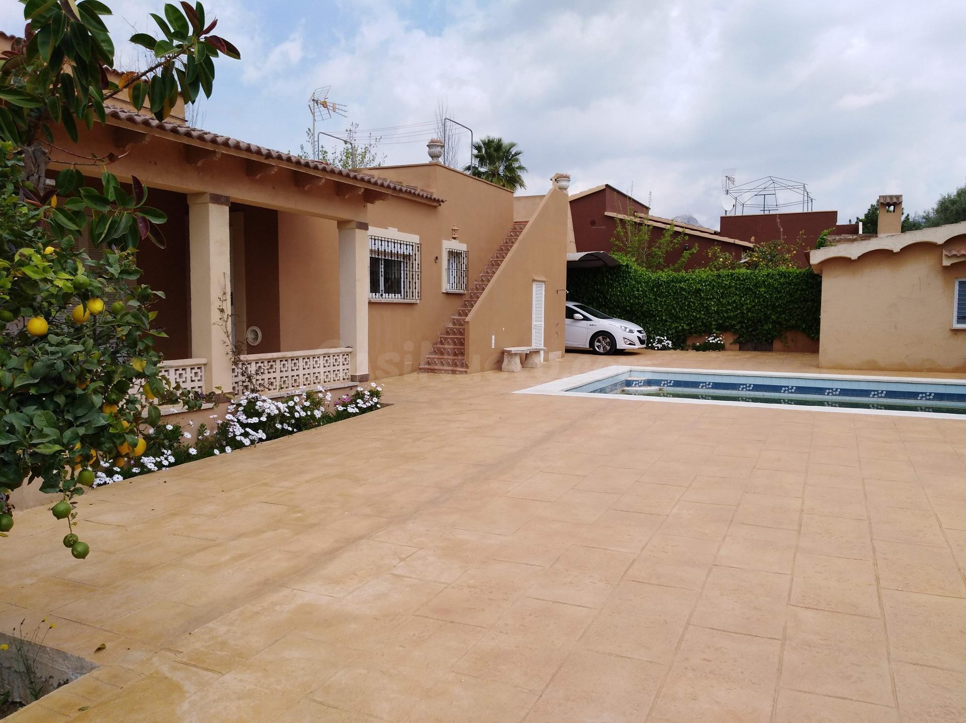 ESPECTACULAR CHALET EN BUÑOLA