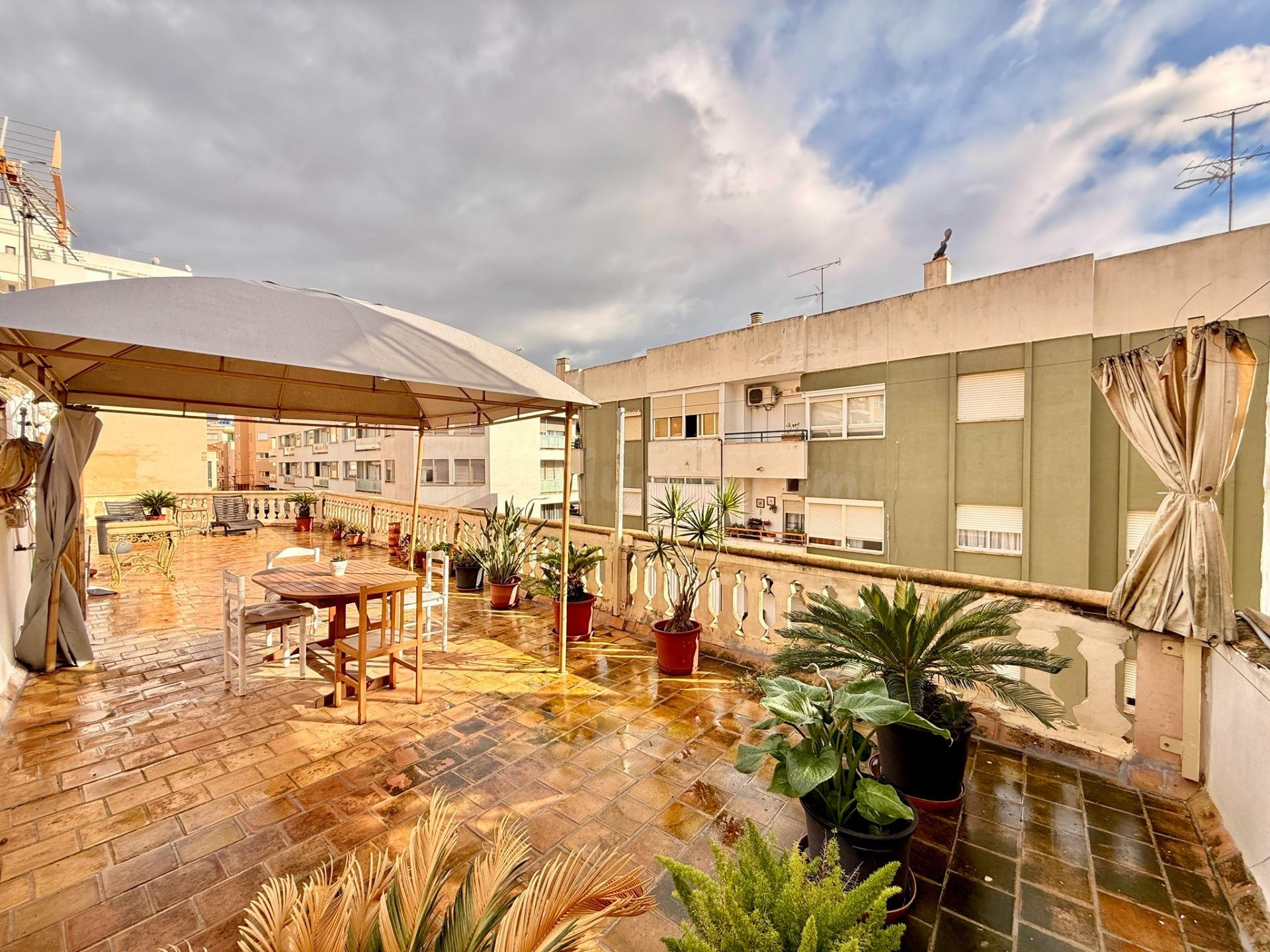 ¡EXCLUSIVO PISO JUNTO A AVENIDAS Y A 5 MINUTOS DEL CORTE INGLÉS!