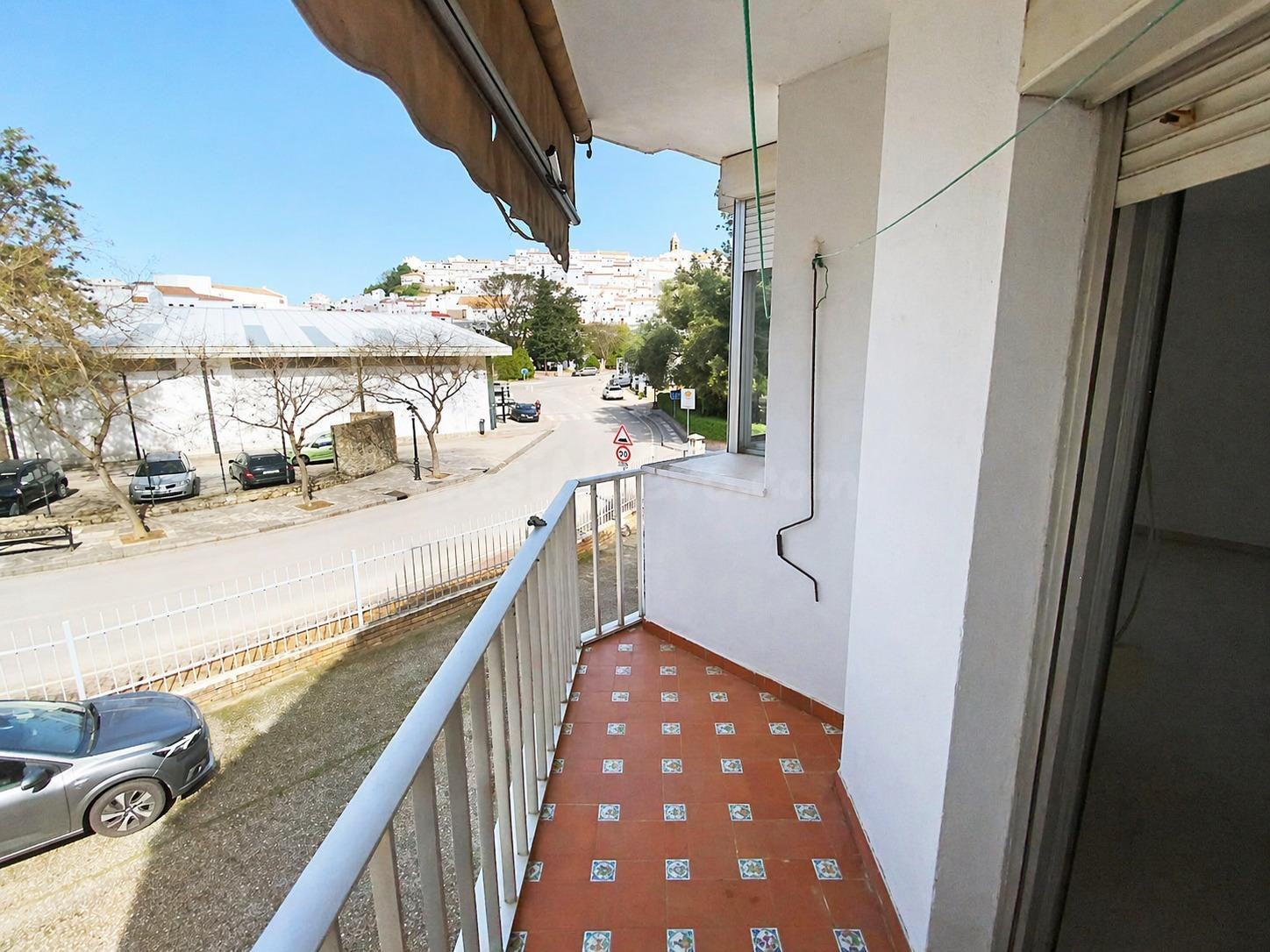 Piso en primera planta con terraza, dos baños y salón-comedor ampliado en Alcalá de los Gazules