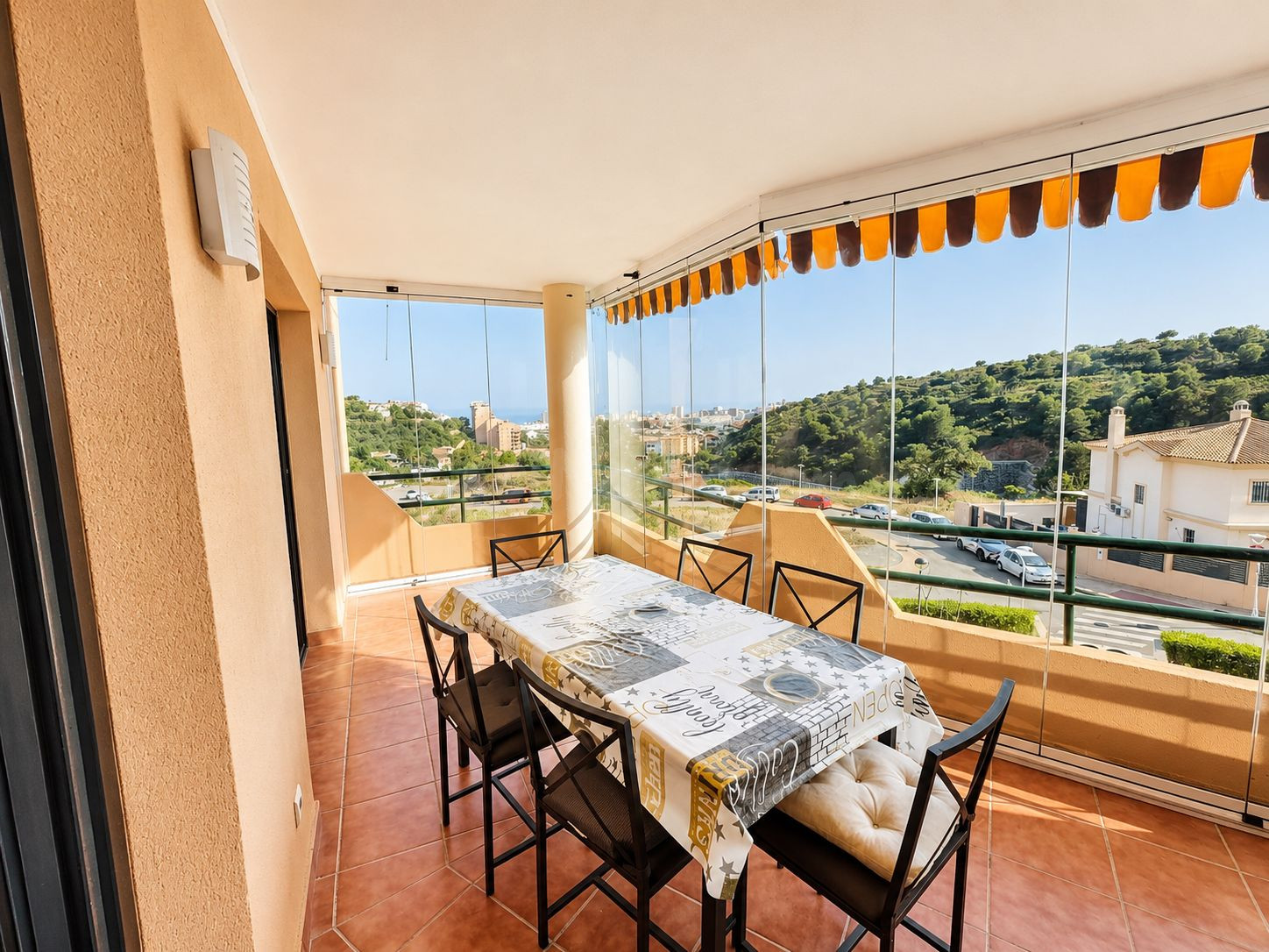 Fantástico piso  en venta de 2 dormitorios con vistas al mar y piscina en Los Pacos