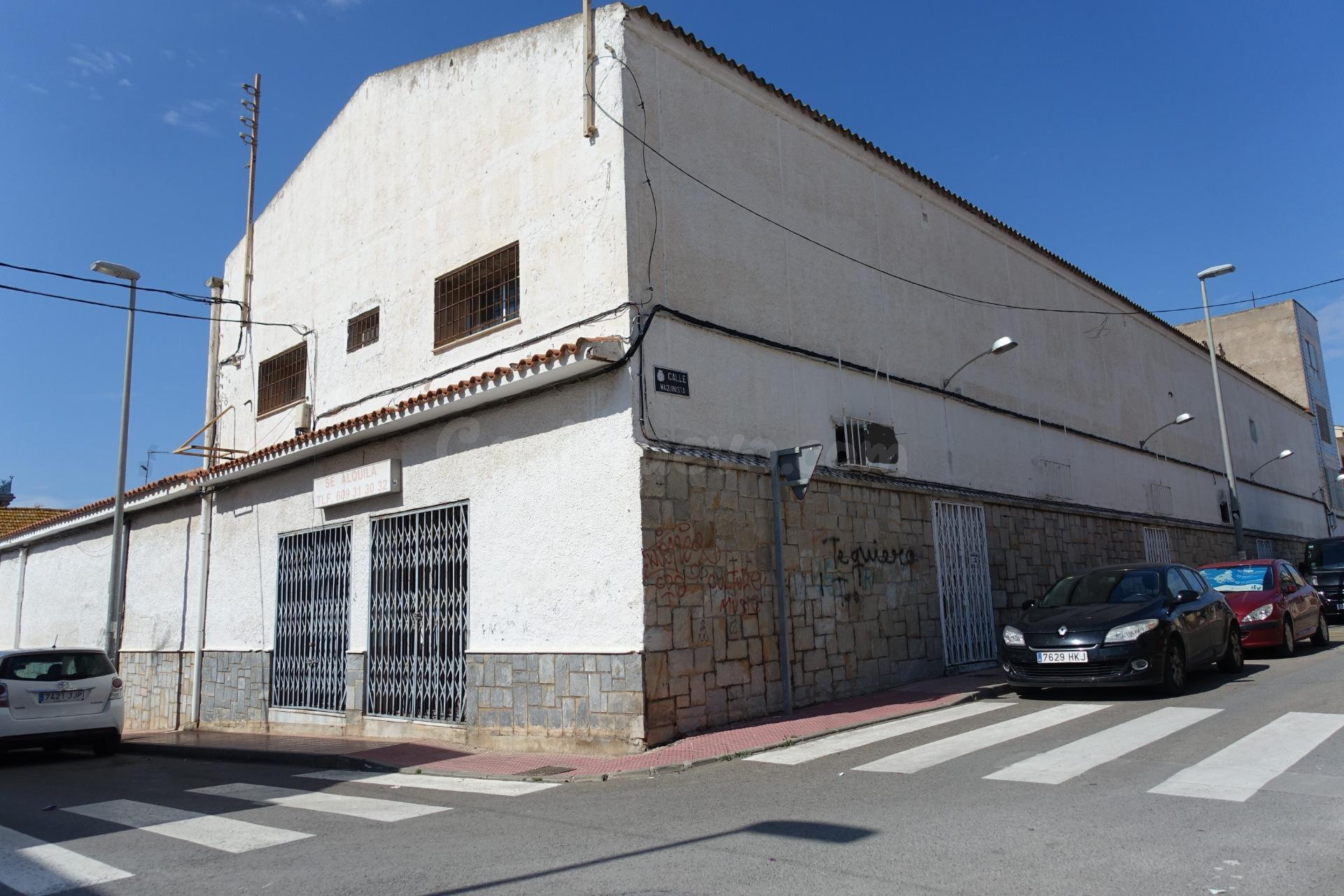 LOCAL-NAVE COMERCIAL
