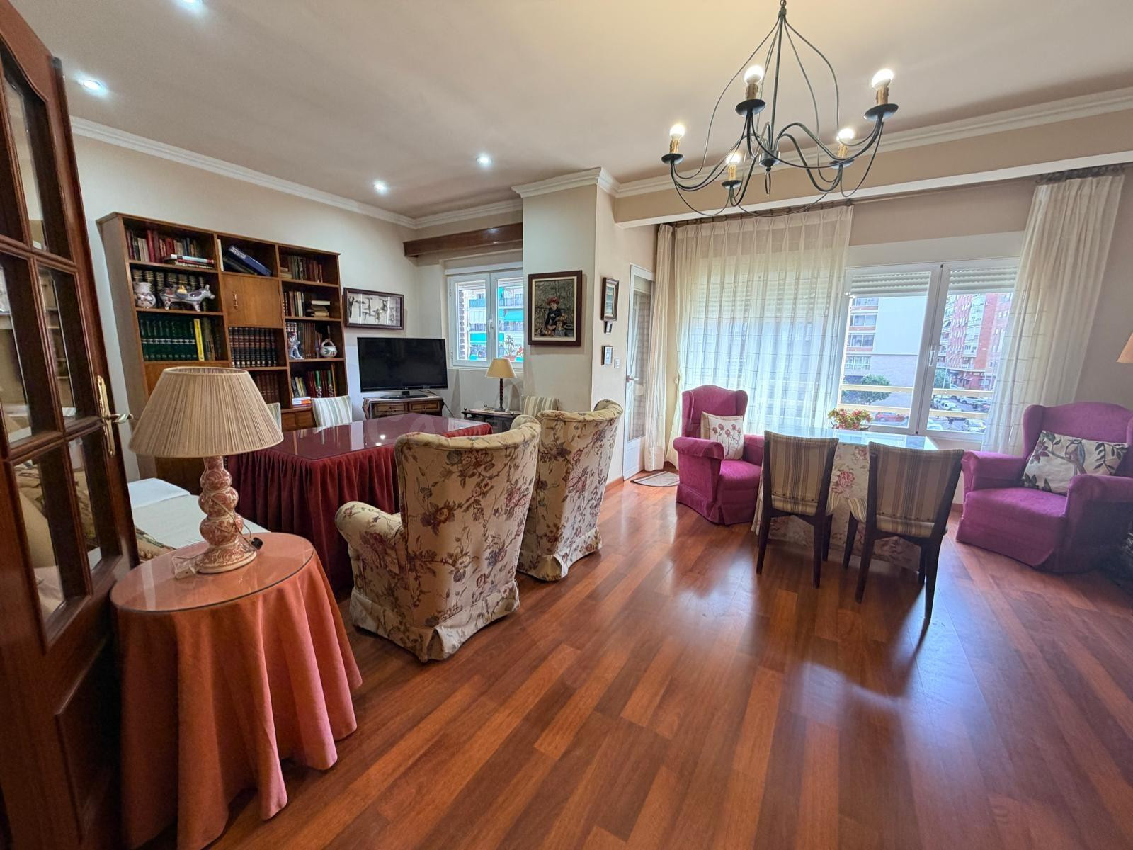 Amplia vivienda en pleno centro de Badajoz, lista para entrar a vivir