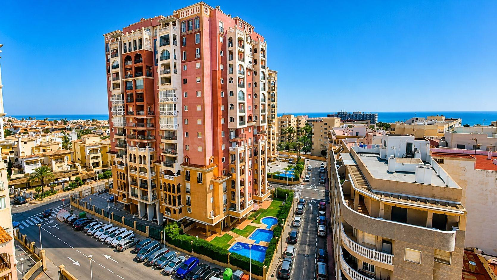 APARTAMENTO DE 3 DORMITORIOS 2 BAÑOS EN PLAYA DE LOS LOCOS EN TORREVIEJA