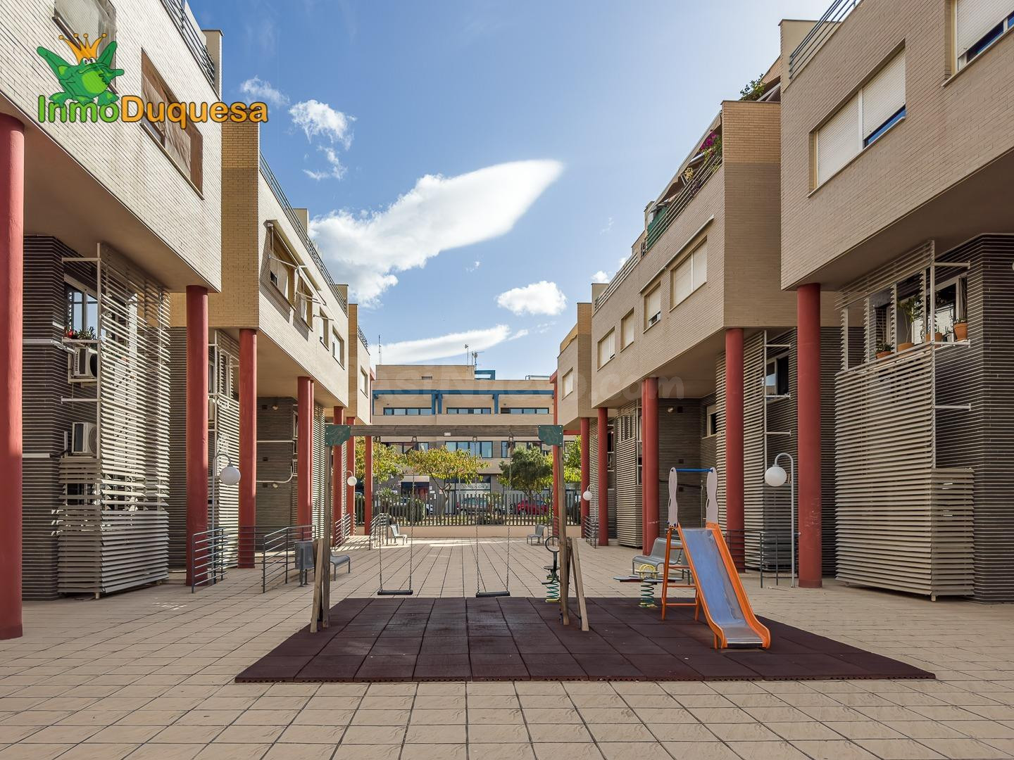 HAZNOS TU OFERTA DE PRECIO -- Piso de 3 dorm. y 2 baños con gran PLAZA DE APARCAMIENTO.