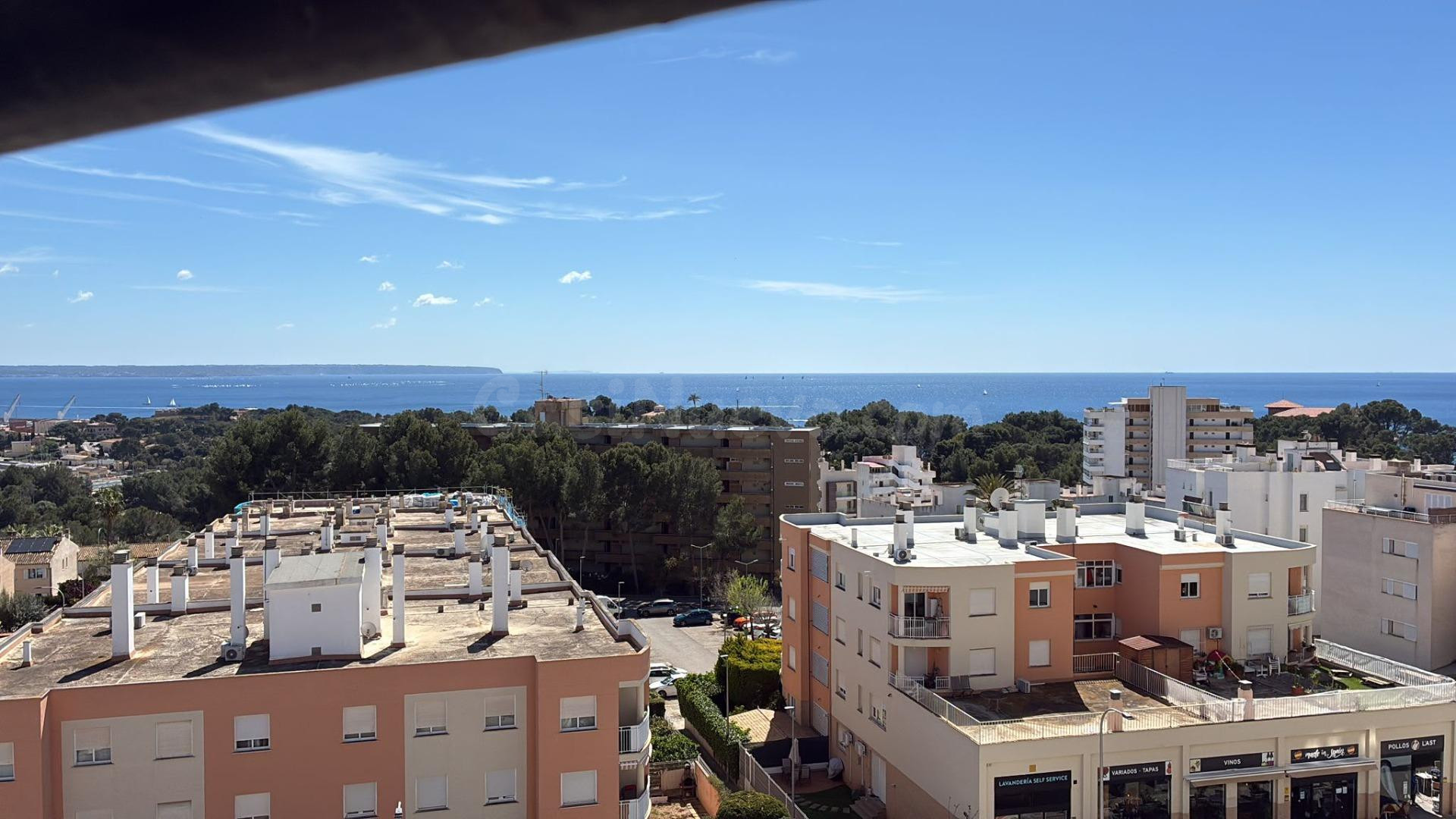 Ático con impresionantes vistas al mar, terraza y parking incluido