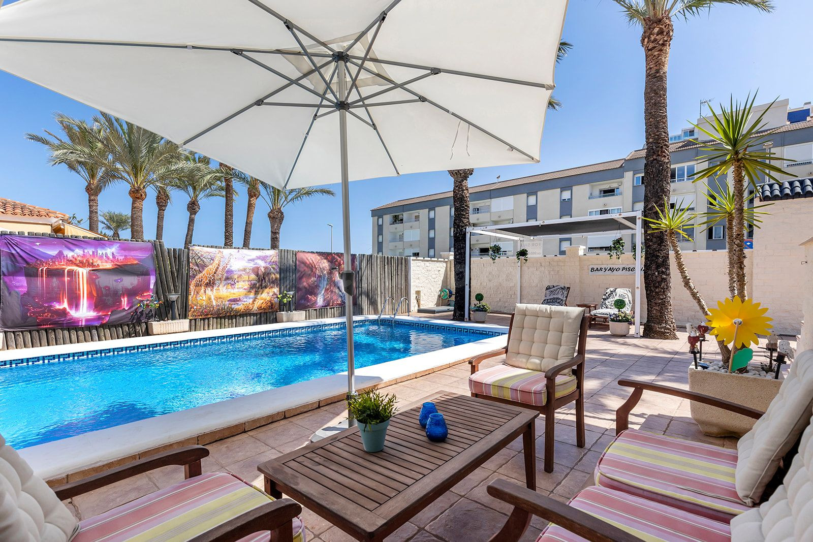 VILLA DE 4 DORMITORIOS 2 BAÑOS, PISCINA PRIVADA EN PUNTA PRIMA (ORIHUELA COSTA)