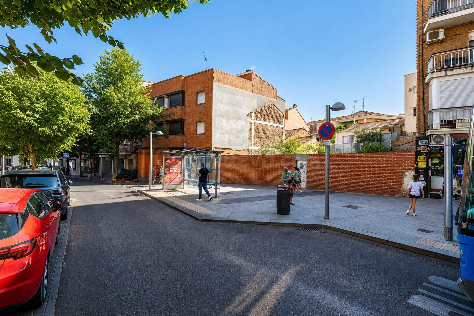 SOLAR EN VENTA · C/ Doctor Martín Arévalo 4-6 · Villaverde Alto · Madrid Promoción residencial · 205 m2 · APE 17.12 · 3 plantas · Hasta 14 apartamentos
