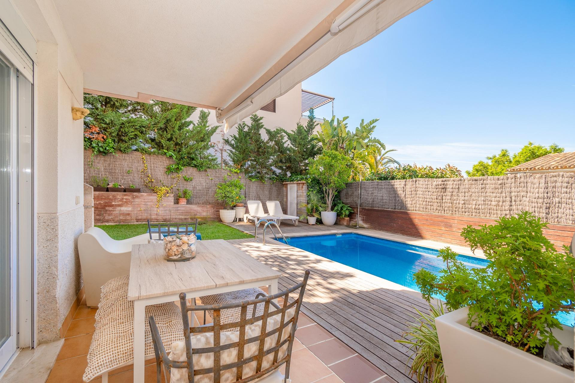 Villa Feeling en Palma – Piscina privada, jardín y vistas al mar
