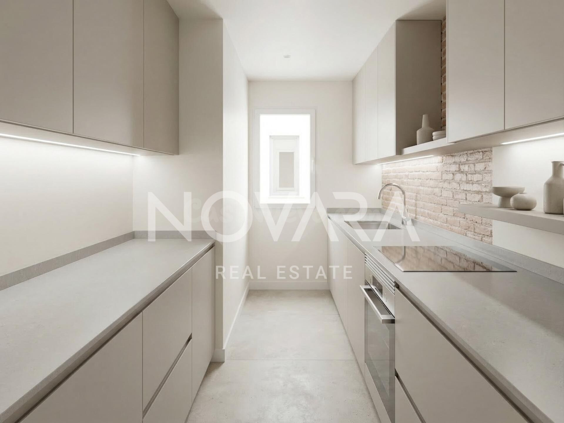 Ático Exclusivo a REFORMAR con Terraza Privada de 51 m2 junto a Plaza Universitat!