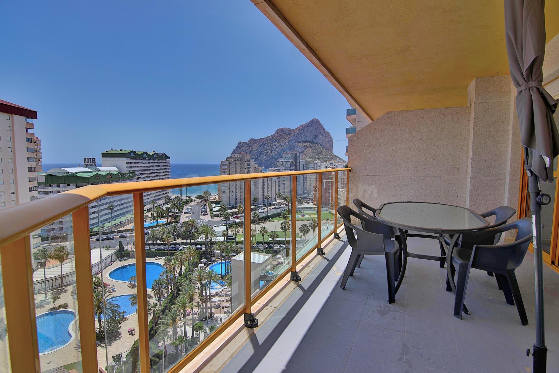 Apartamento cerca de la playa con vistas al mar y plaza de a