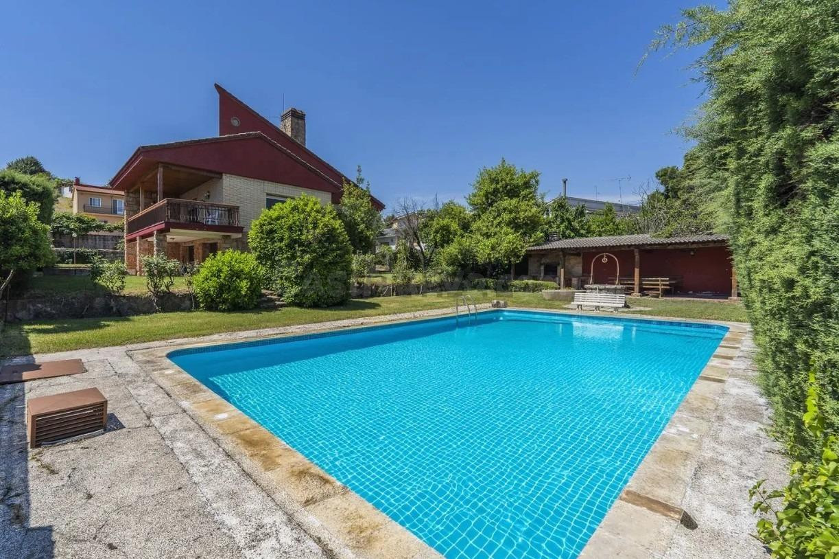 Chalet independiente en venta en El Molar