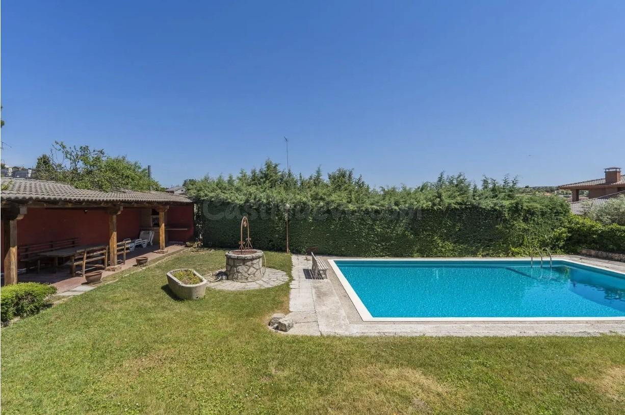 Chalet independiente en venta en El Molar - foto 2