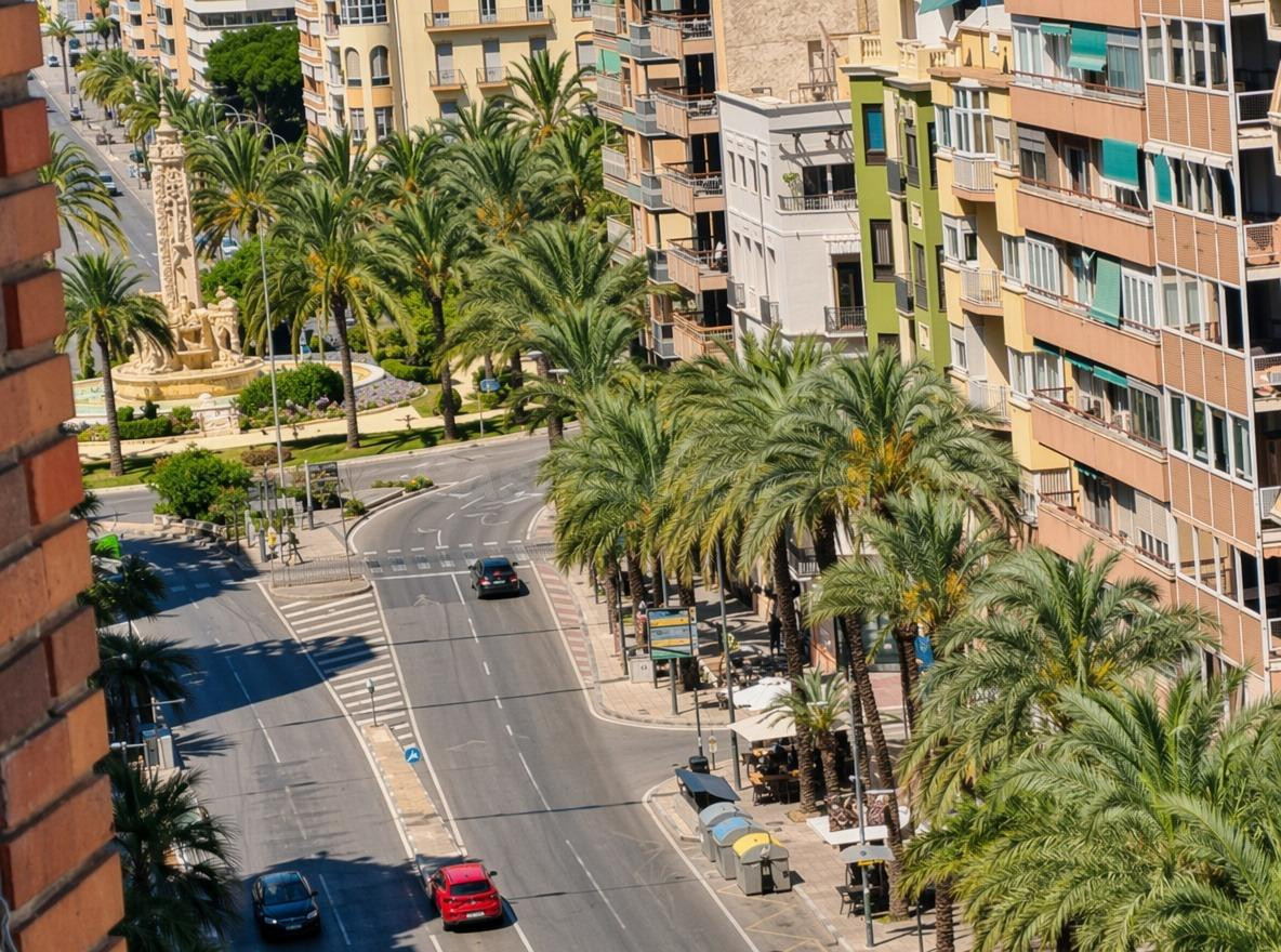 Piso céntrico con plaza de garaje y vistas panorámicas en Alfonso X el Sabio