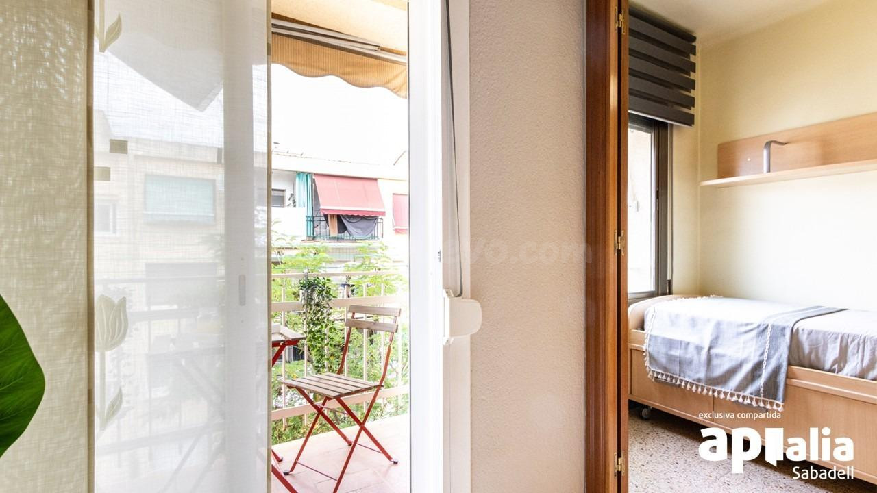 ACOGEDOR PISO DE 3 habitaciones CON BALCÓN, LISTO PARA ENTRAR A VIVIR CERCA DE  AV. MATADEPERA !!