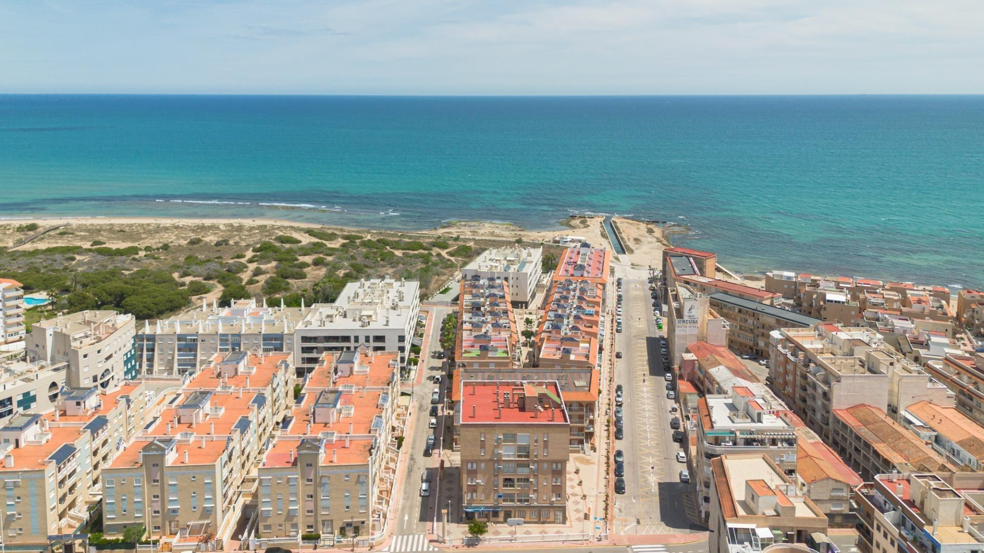 Apartamento con vistas al mar a solo 200 metros de la playa de La Mata