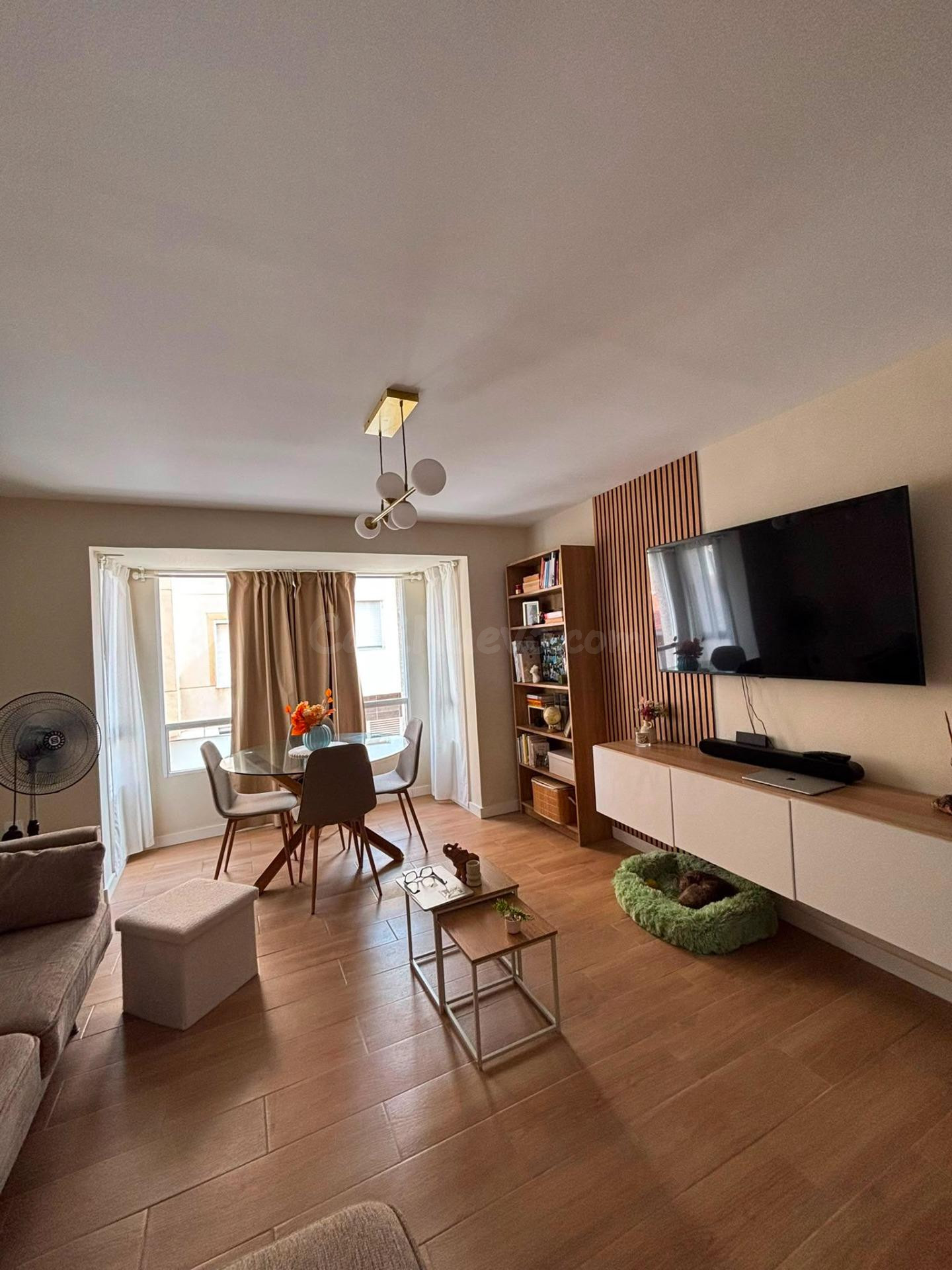 Casa reformada con 2 viviendas independientes, solárium, gimnasio y zona chill out en pleno centro de Torrevieja