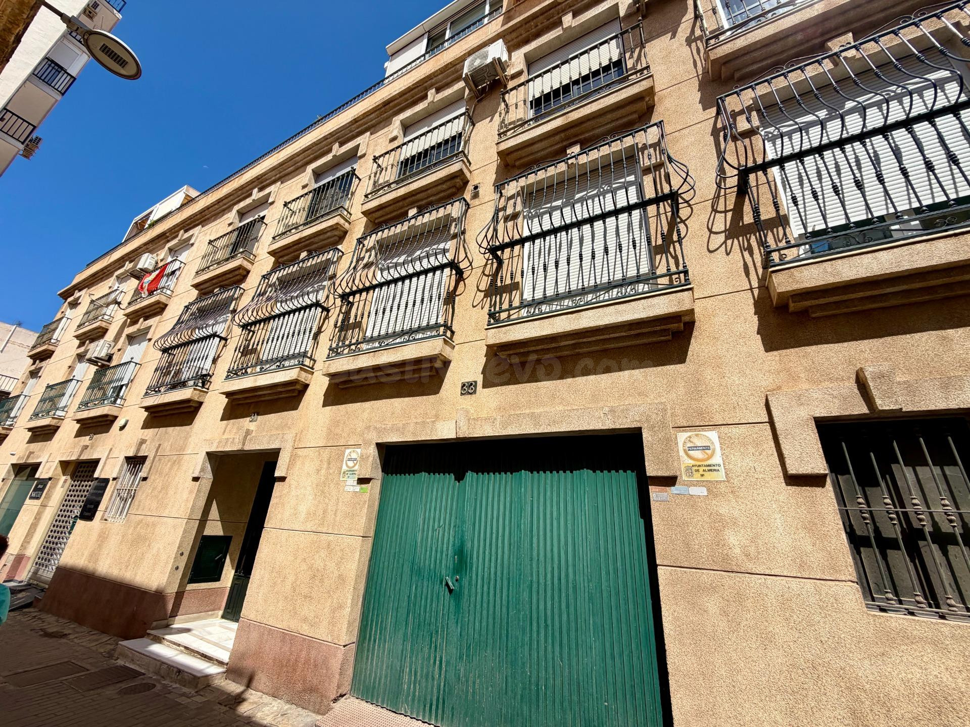 🏡 4 dormitorios, garaje y ascensor en pleno centro de Almería