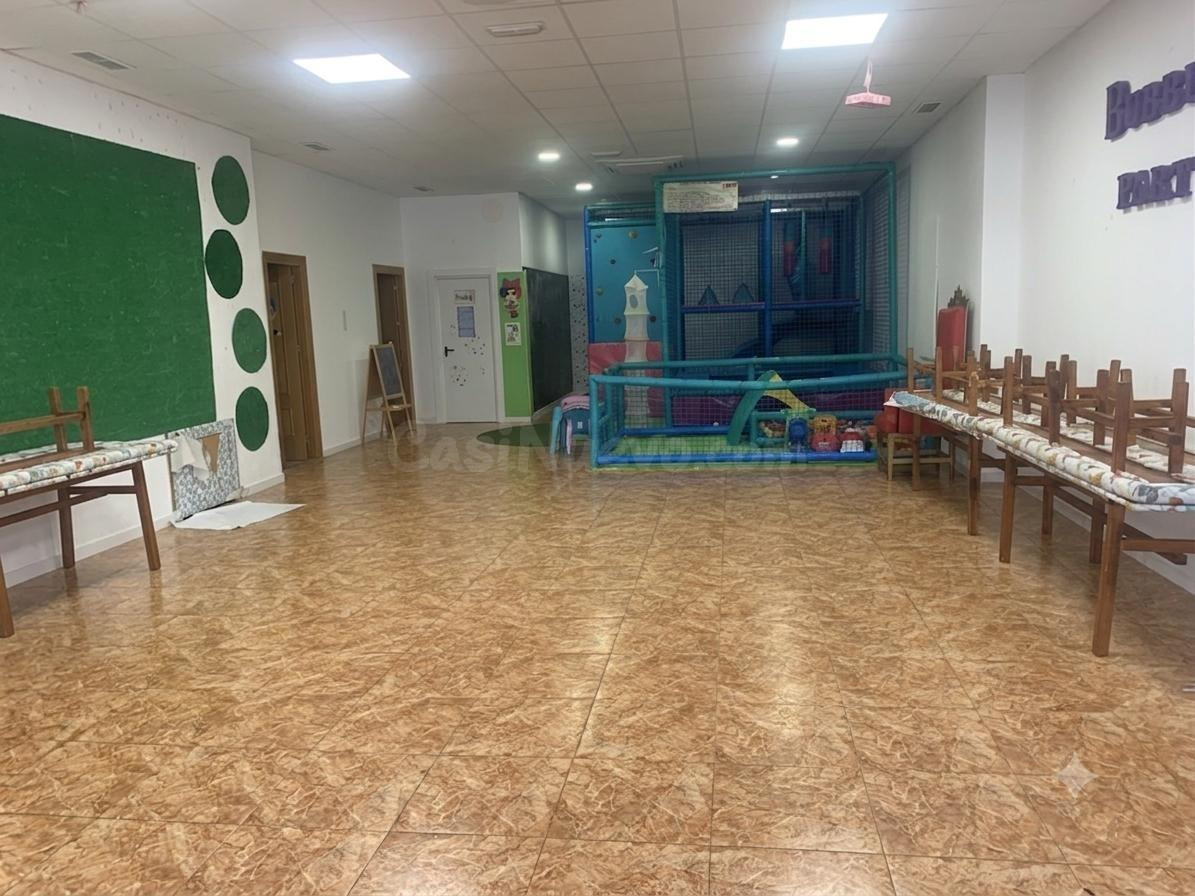 Casa con bajo comercial en Guadalupe