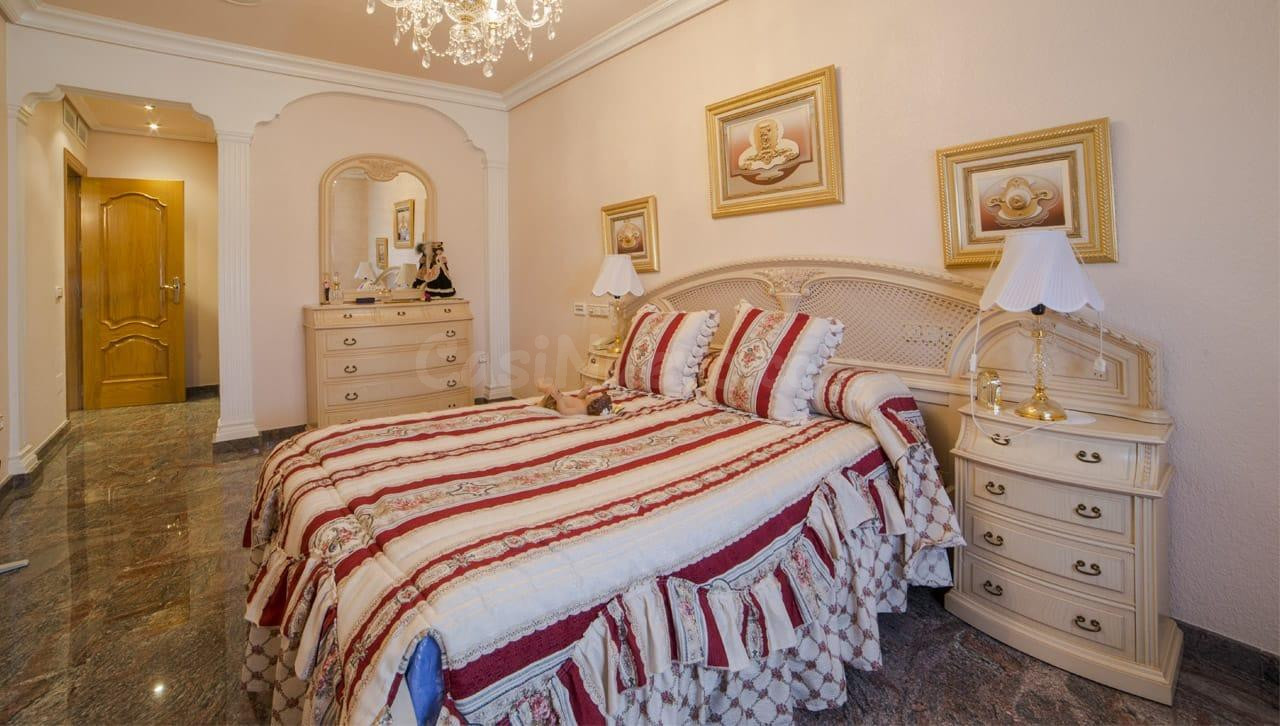 Gran Oportunidad!!! 630m de Vivienda con local y garaje en pleno centro!!!