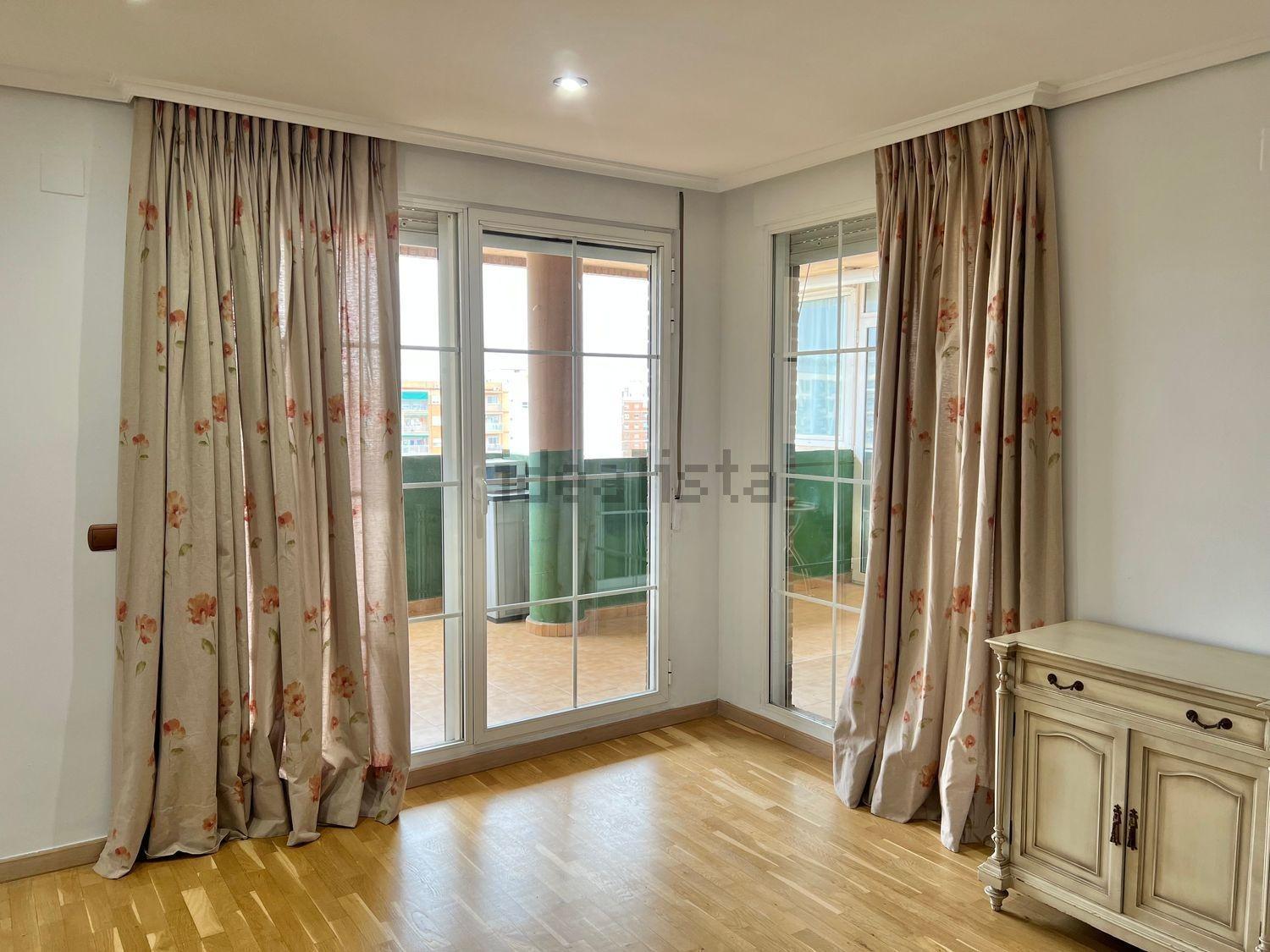 Piso 4 habitaciones 211m² en alquiler - Malilla