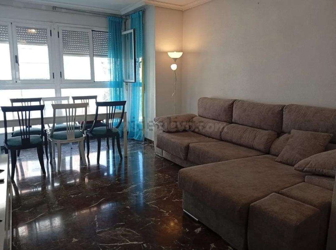 Piso 4 habitaciones 91m² en alquiler - Torrefiel