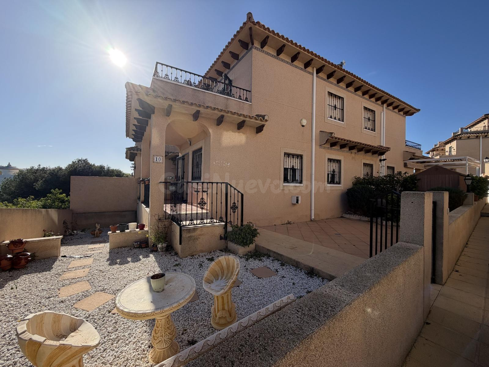 AMPLIA CASA ADOSADA CON SOLARIUM Y PISCINA COMUNITARIA | BLUE LAGOON, SAN MIGUEL DE SALINAS
