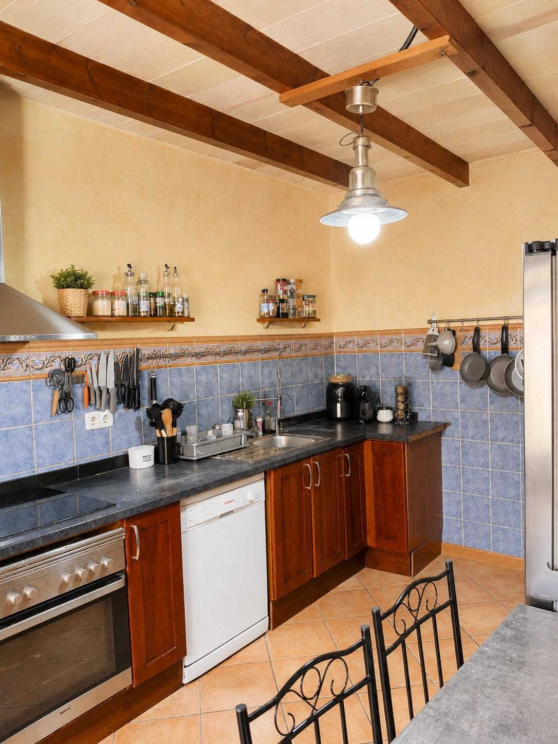 Casa mallorquina con apartamento independiente y terraza con vistas en el corazón de Artà.