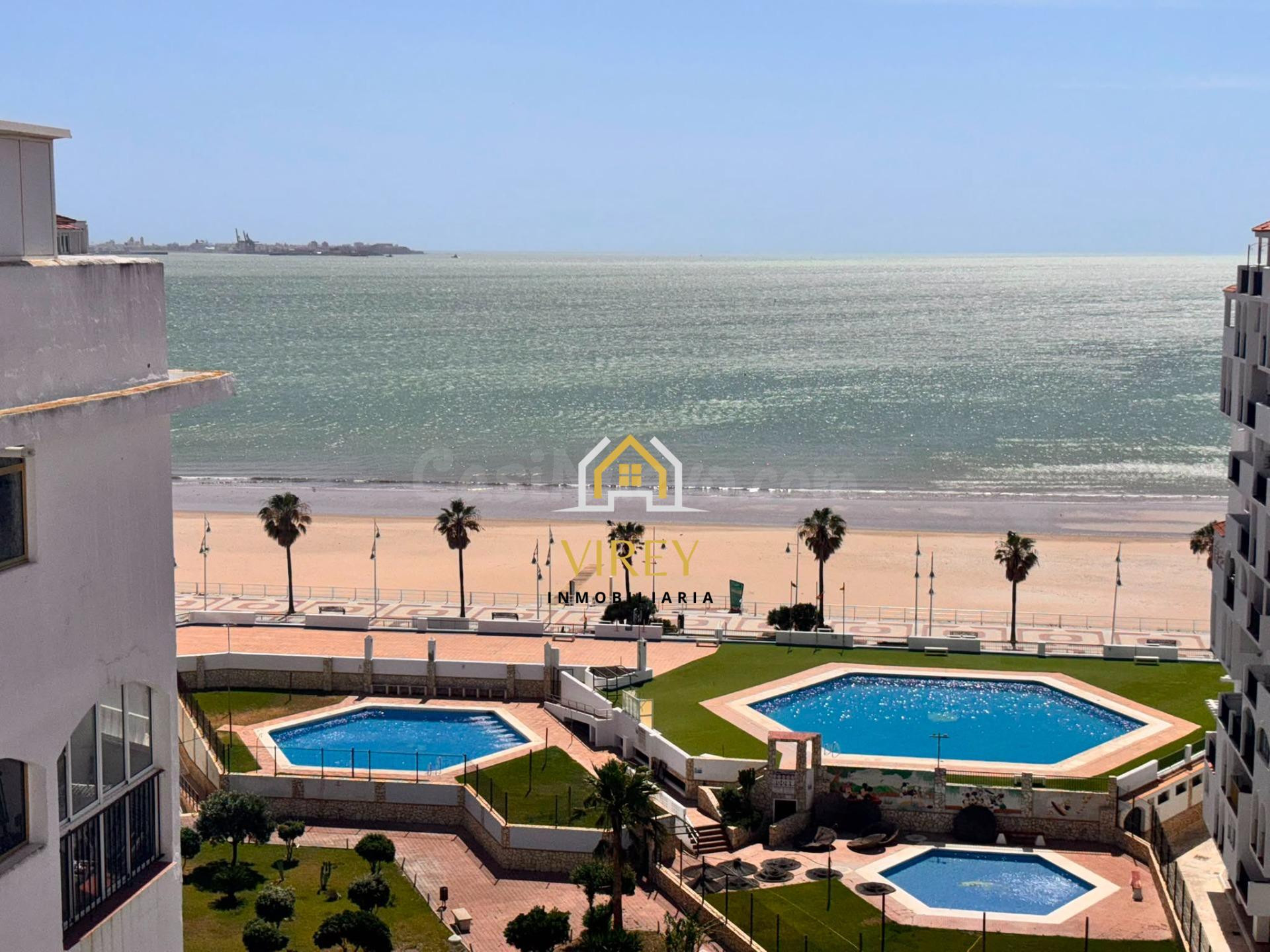APARTAMENTO      "LA PINTA"   FRENTE AL MAR · VISTAS PANORÁMICAS · URB. BLEGAMAR · VALDELAGRANA