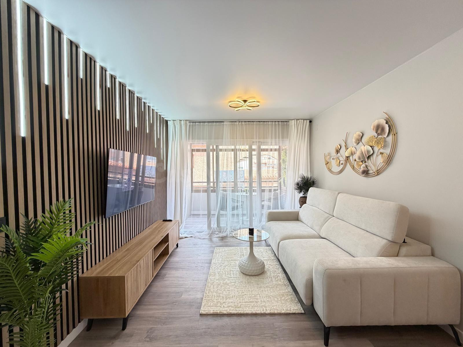 Apartamento de 2 habitaciones totalmente reformado – A solo 400 metros de la playa en Torrevieja