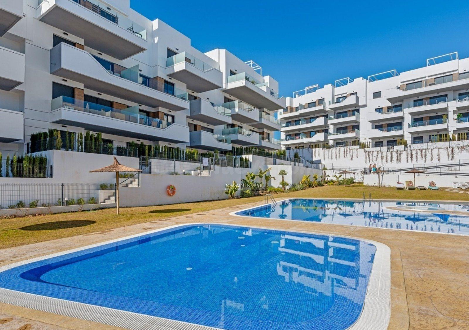 Apartamento moderno con vistas a la piscina en Residencial Aire Villamartín con aparcamiento subterráneo