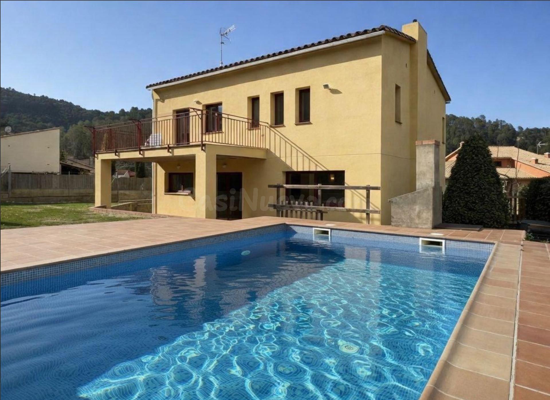 Magnífica villa con piscina privada, jardín y licencia turística en Sant Llorenç de la Muga