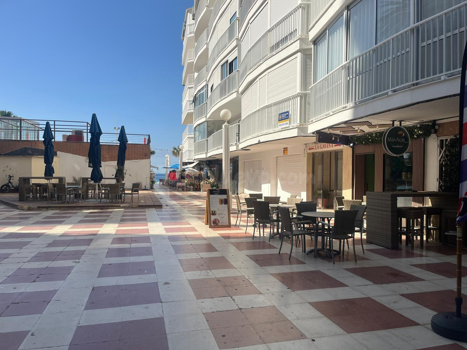 ¡Oportunidad única de negocio junto a la Playa de Levante!