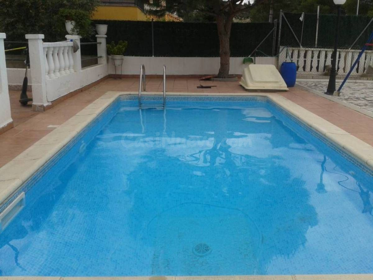 CASA CON PISCINA EN VENTA