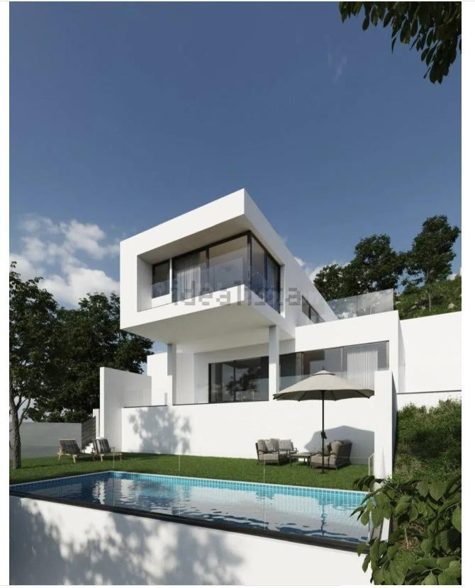 🏡 ¡Ahórrate 1 año de papeleo! Terreno de 966m2 con PROYECTO APROBADO y LICENCIA VIGENTE en la mejor urbanización de Sant Fost