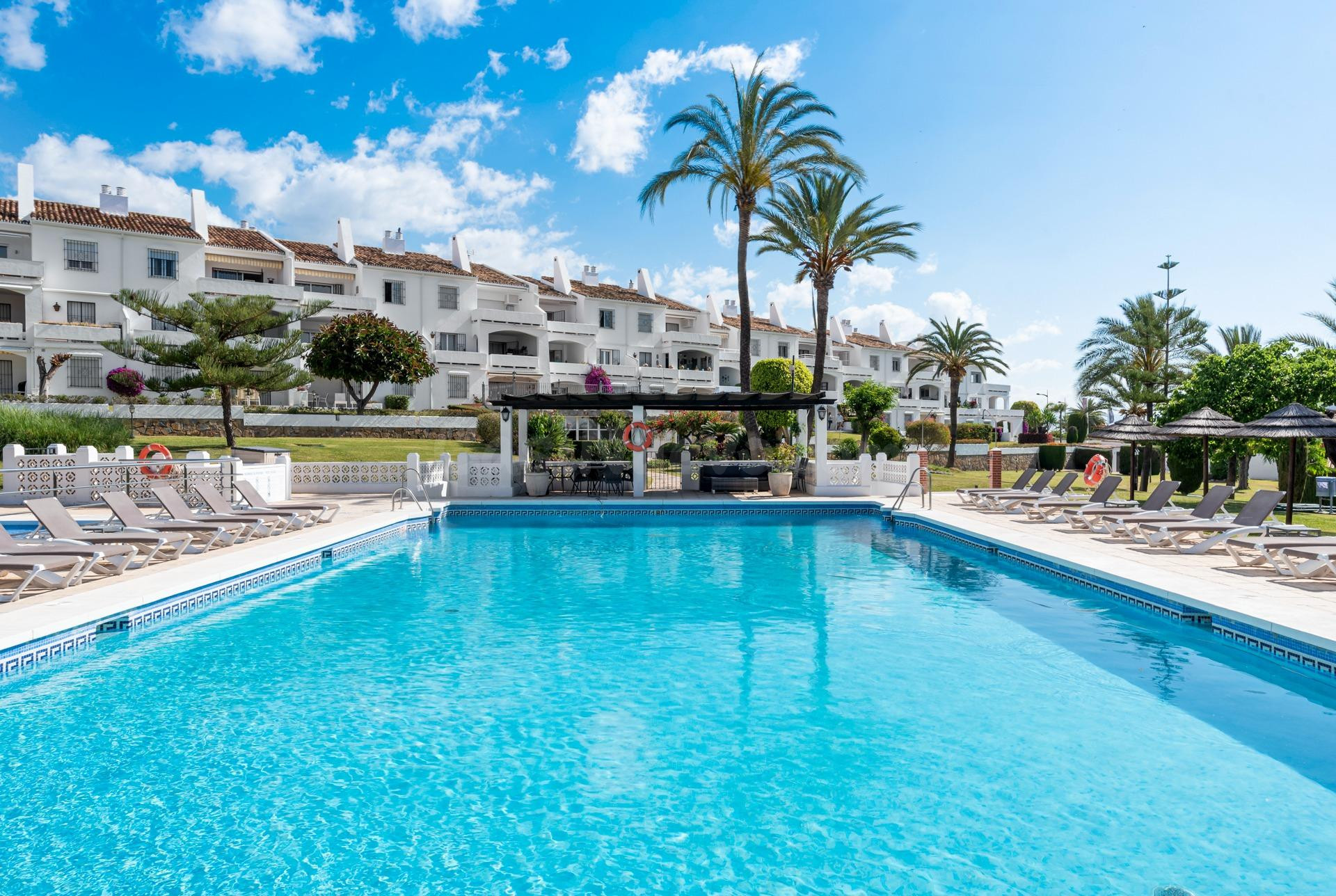 Apartamento Renovado de 3 Dormitorios con Vistas al Mar en Malambo